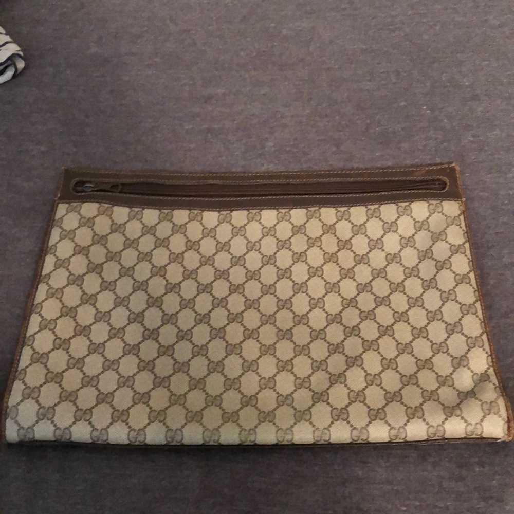 100% authentic vintage Gucci carrier case